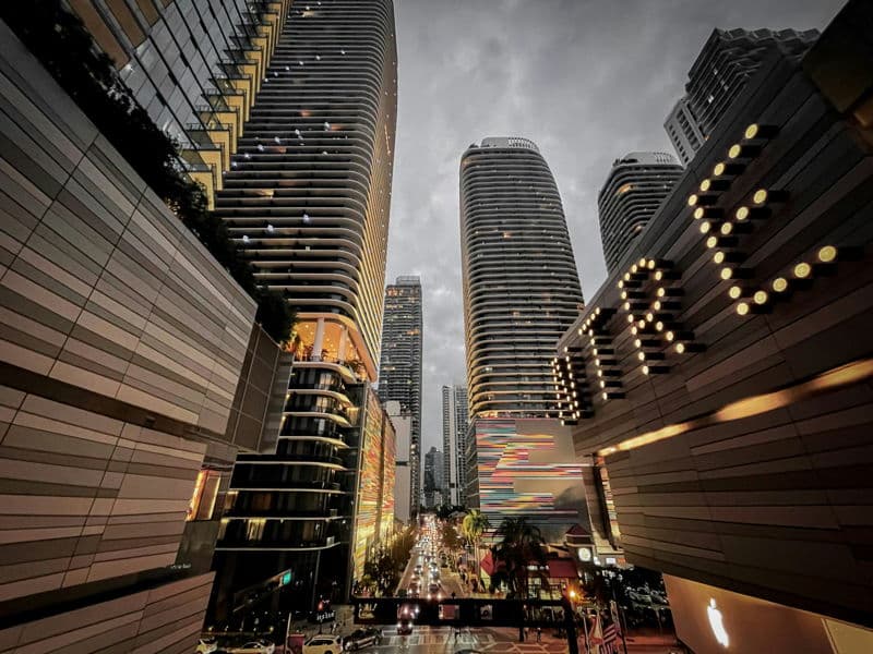 featured image for story, Descubra o Encanto de Brickell: O Melhor de Miami em um dos Bairros Mais Nobres